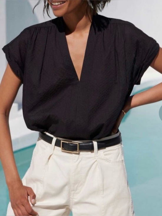 AYR Tops - AYR Black V-Neck Cap Sleeve Top